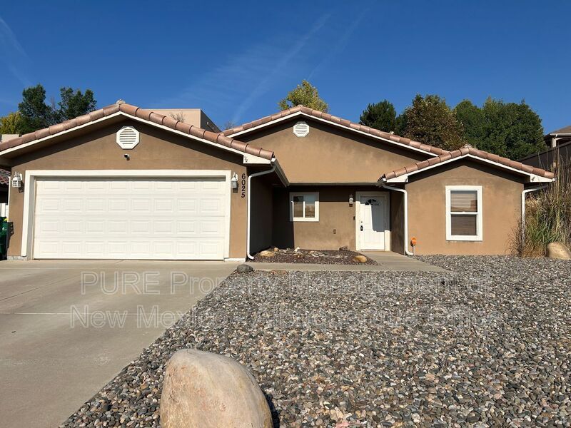 Primary Photo - 6025 Arroyo Dr