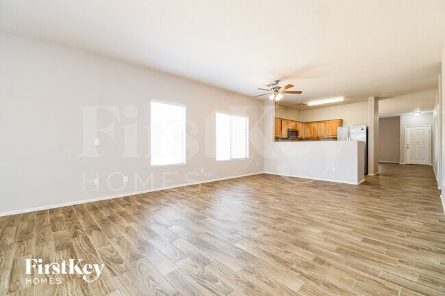 Foto del edificio - 521 E Red Rock Trail