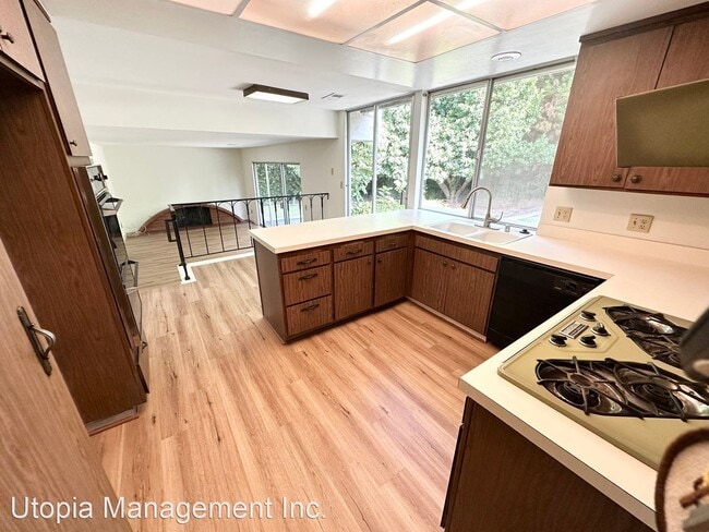 Building Photo - 4 br, 3 bath House - 1941 E. Hillhaven Dr.