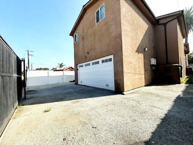 Foto del edificio - 827 E 74th St