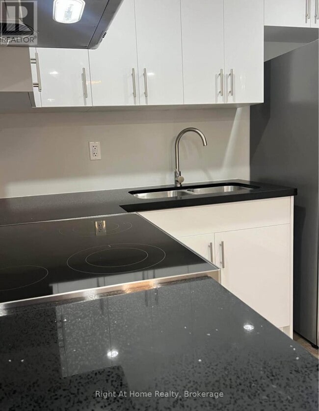 Building Photo - 54 Pace Ave