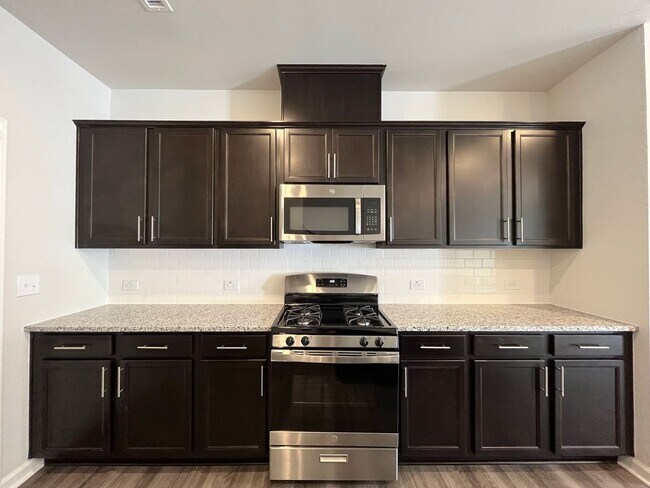 Building Photo - Newly Built 3BD, 2.5BA Raleigh Townhome wi...