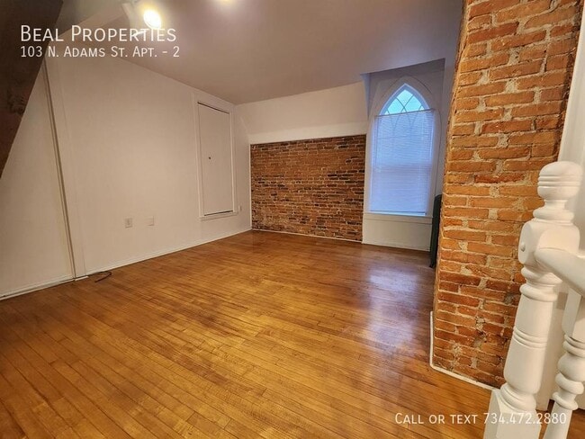 Building Photo - 103 N Adams St