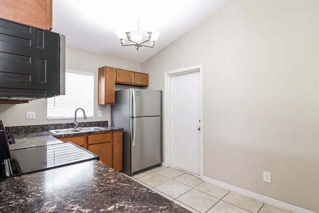 Building Photo - 1810 Coyote Pl