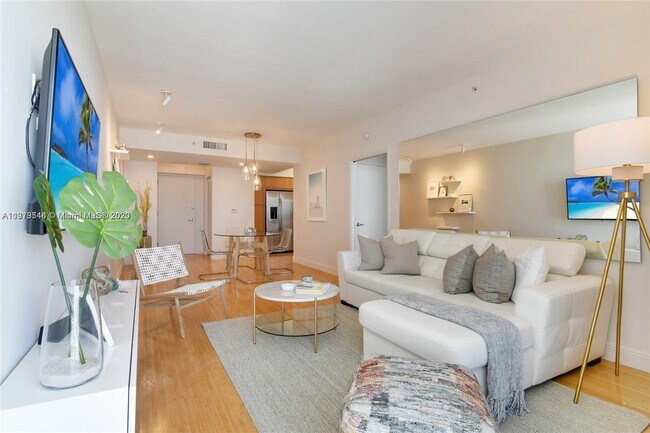 Foto del edificio - 6365 Collins Ave