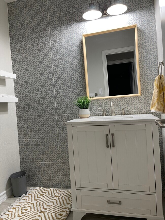 Bathroom - 2100 W San Marcelo Blvd