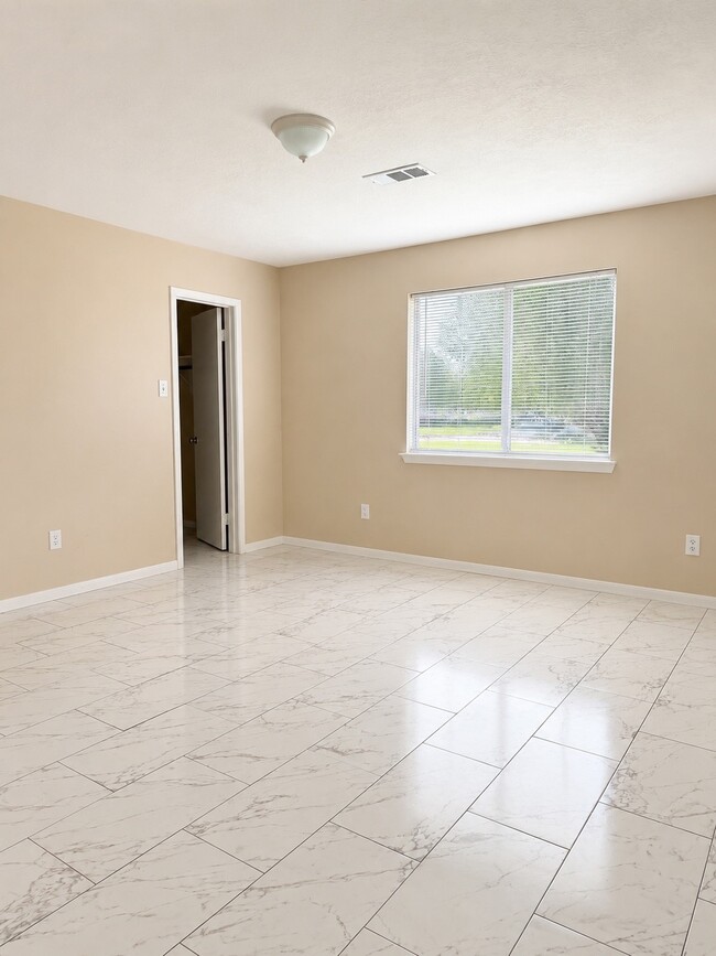 Building Photo - 4863 Drew Forest Ln