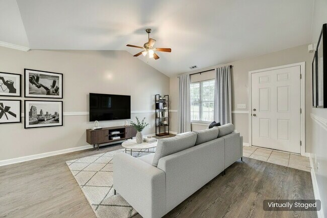 Foto del edificio - "Charming 2-Bed, 2-Bath Retreat in Fort Mill - 1,100 Sq Ft of Comfort!"