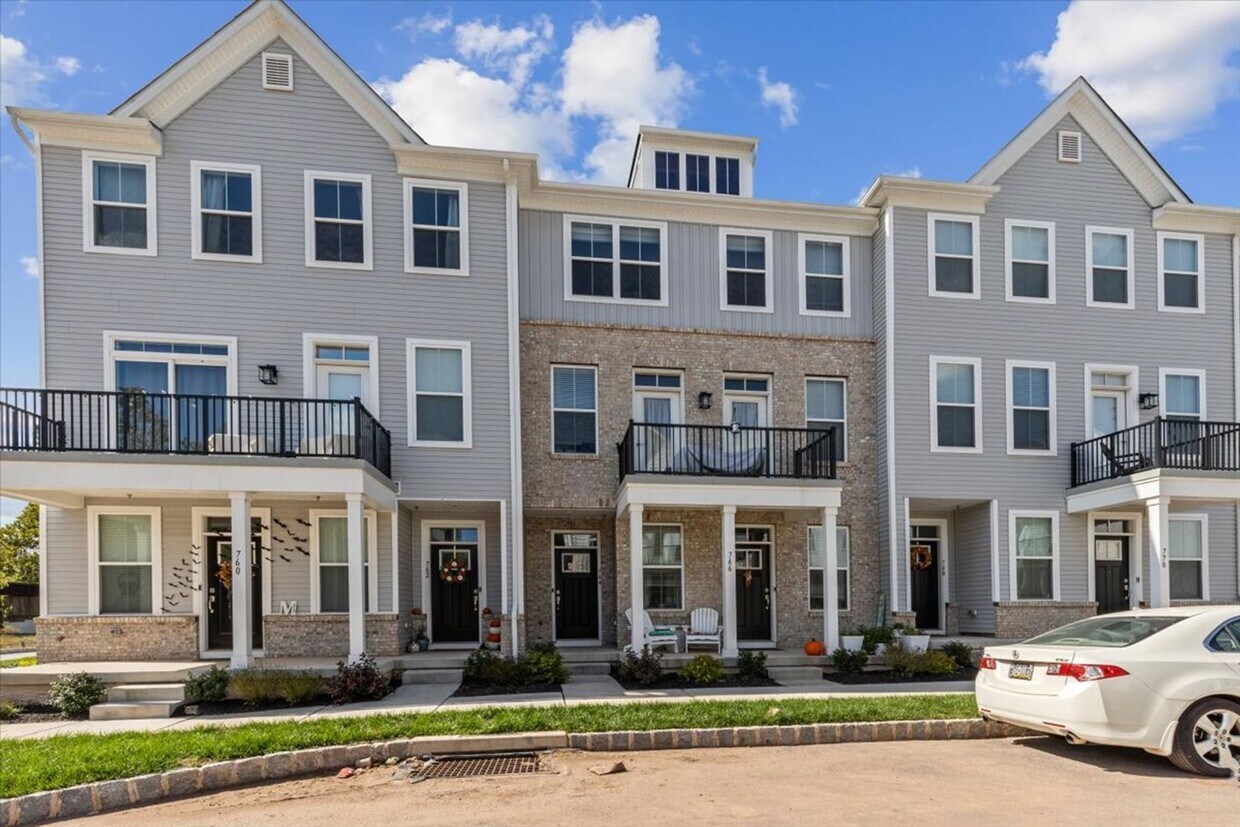 Foto principal - SteelePoint 3 Bedroom 2.5 Bathroom Condo