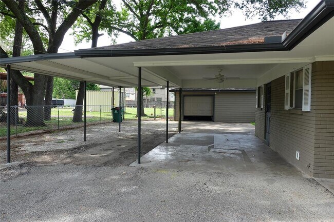 Building Photo - 918 Lehman St