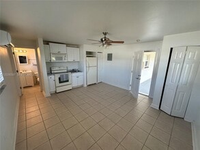 Building Photo - 318 Tarpon Dr