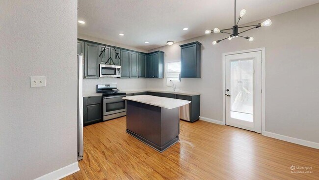 Foto del edificio - 2105 Huxley Ln