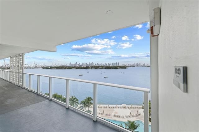 Building Photo - 5875 Collins Ave