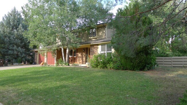 Building Photo - Spacious 5 bed, 2.5 bath in the Heatherwoo...
