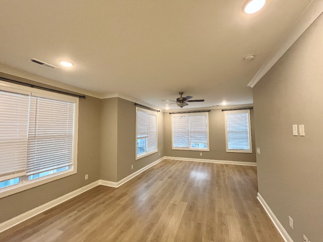 Building Photo - 465 Portsdale Dr