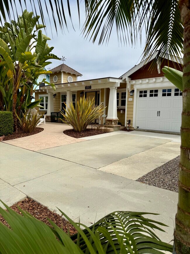 Easy driveway parking - 1507 San Jose St