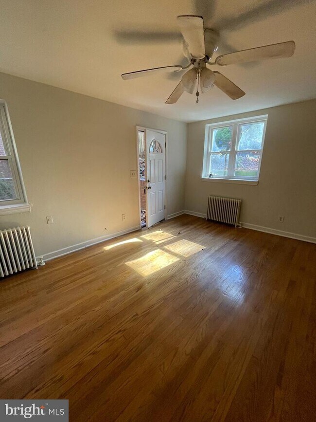 8318 Roanoke Ave Unit 2, Takoma Park, MD 20912 Room for Rent in