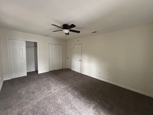 Foto del edificio - 3225 Rosegate Ct