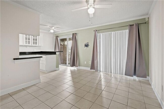 Building Photo - 4800 Pontchartrain Dr