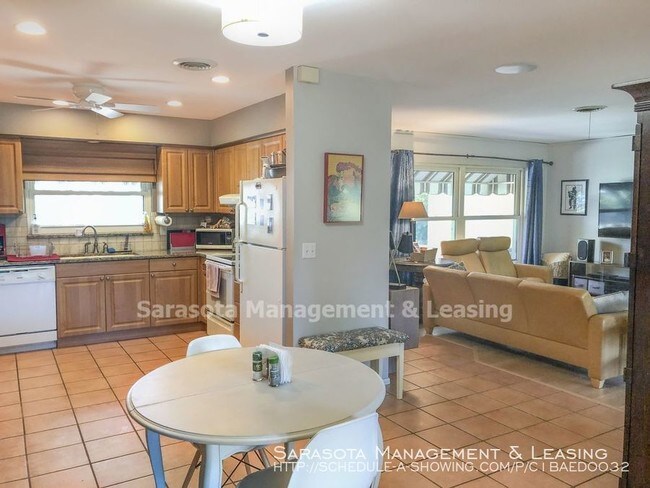 Building Photo - 6760 Half Moon Dr