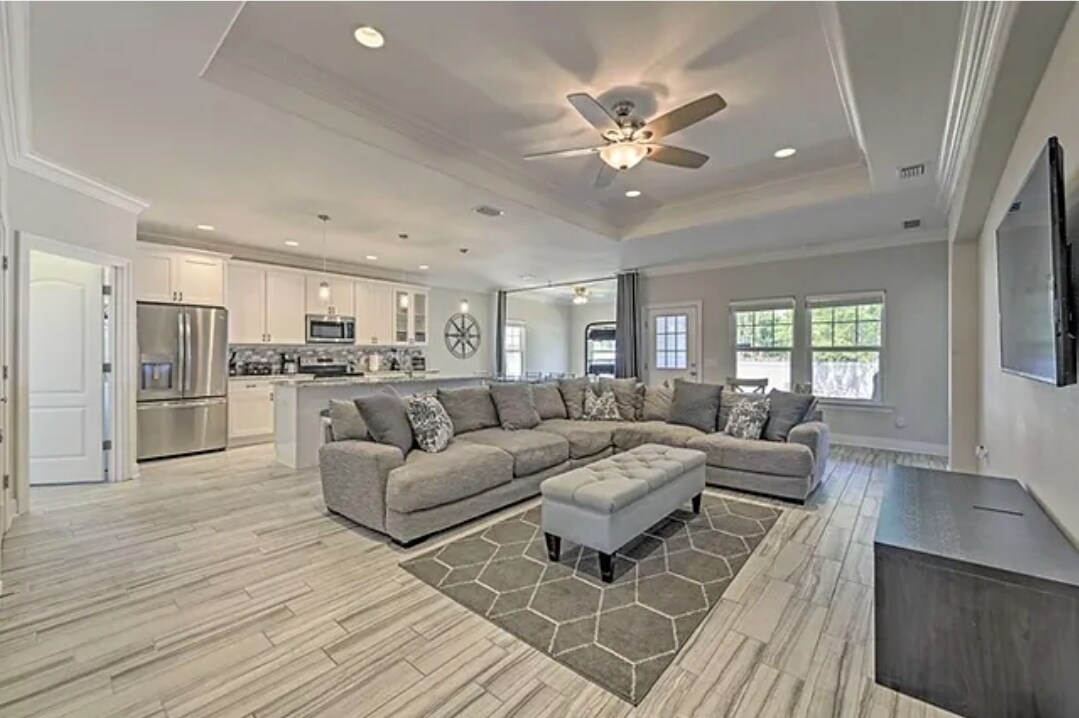 Primary Photo - 7222 Sunset Ave