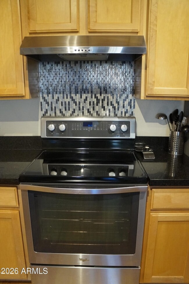 Building Photo - 706 E Washington St