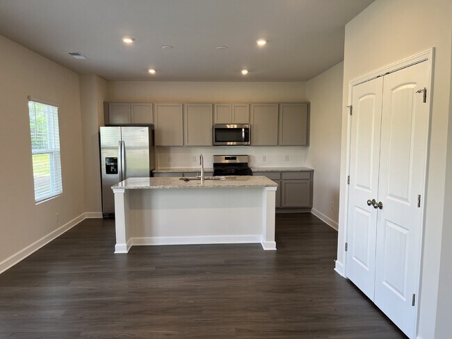 Foto del edificio - 301 Ellis Ln