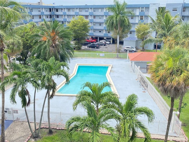 Foto del edificio - 1655 W 44th Pl