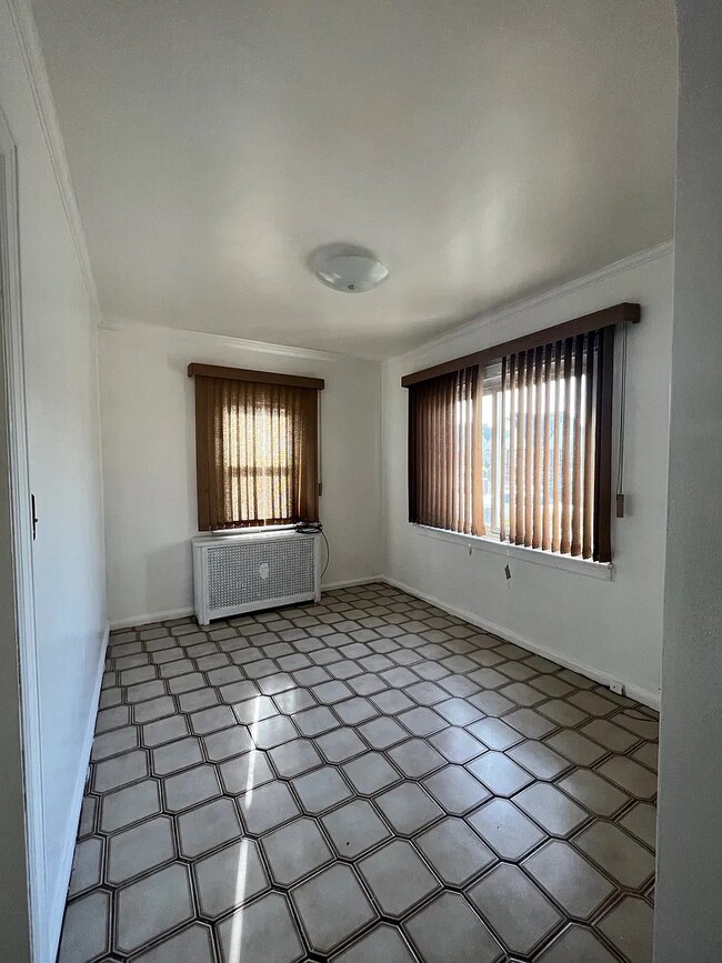 Foto del edificio - 68-168 Camden Ave