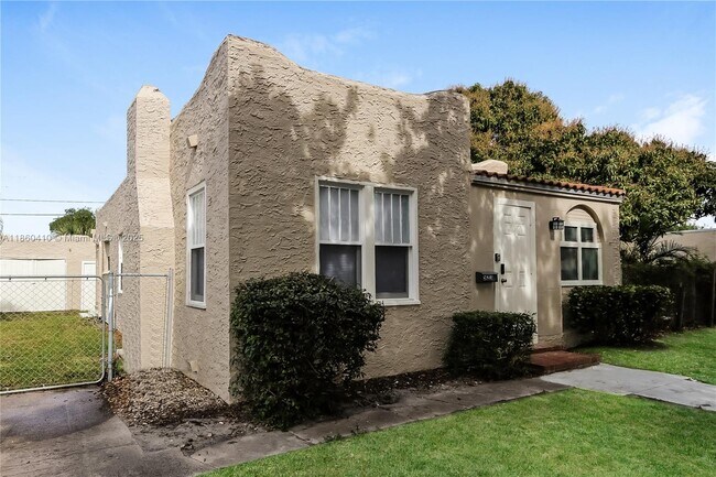 Foto del edificio - 523 Plymouth Rd