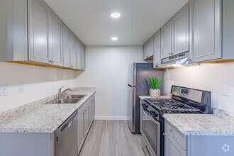 2BR, 2BA - 900SF - Millcreek Apartments