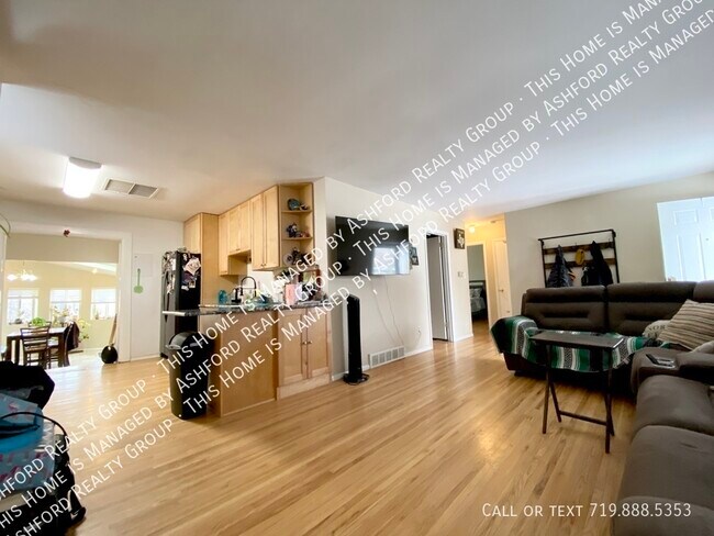 Building Photo - 1413 Bates Drive