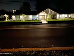 Building Photo - 825 Norwood Ave