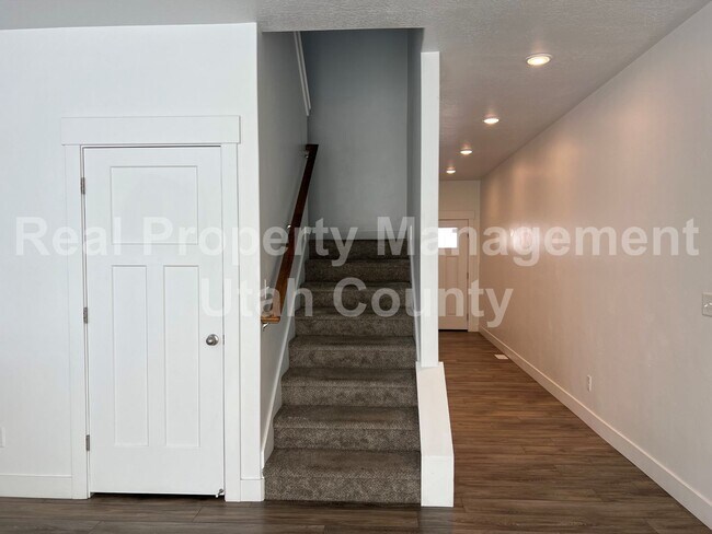 Foto del edificio - Cute townhome in Highland