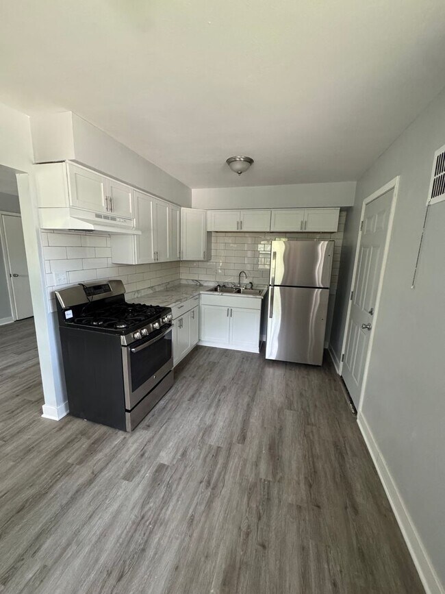 Building Photo - 7230 W Lakefield Dr