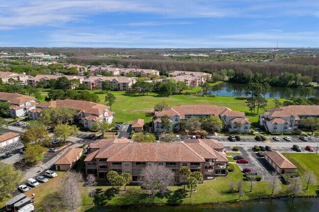 Foto del edificio - 14036 Fairway Island Dr