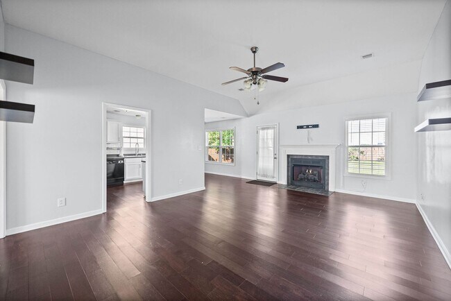 Foto del edificio - Pet Friendly Three Bedroom!