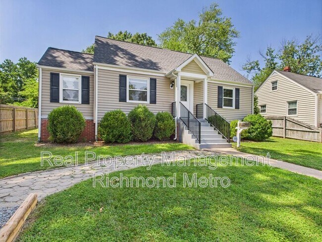 Building Photo - 1310 Devers Rd