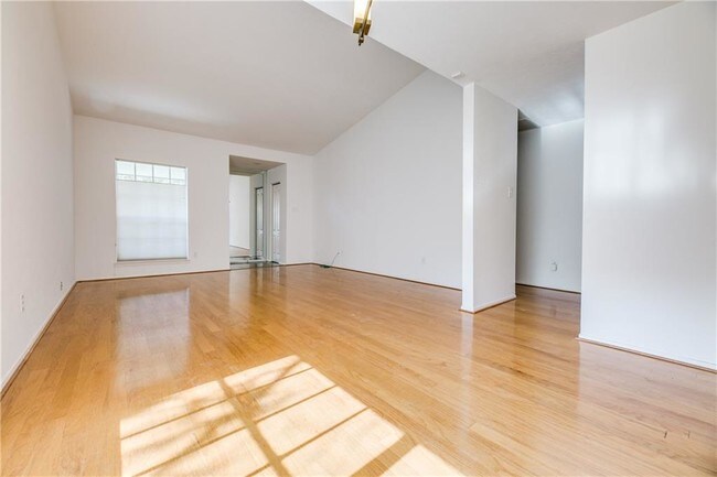 Building Photo - 13747 Flagstone Ln
