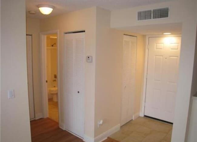 Building Photo - 1241 SW 46th Ave