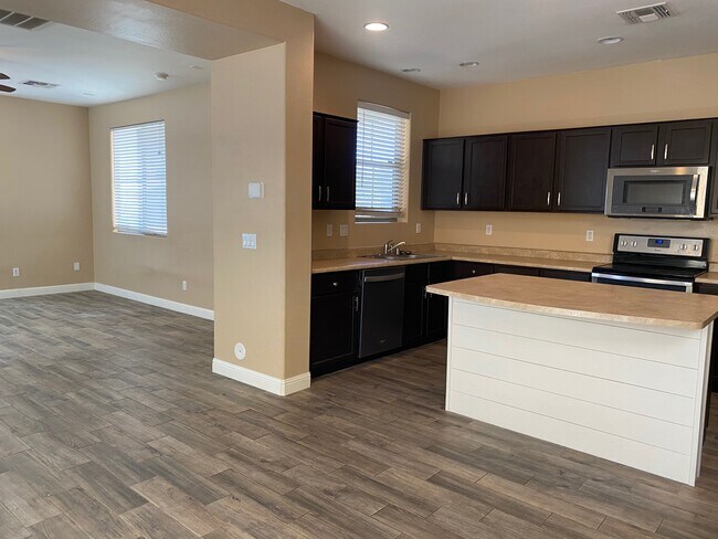 Building Photo - 6823 S 9th Ave