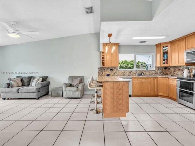 Building Photo - 3 bedroom in Cooper City FL 33330