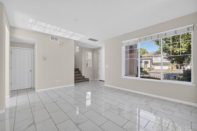 Building Photo - 5858 Hazelwood Cmn