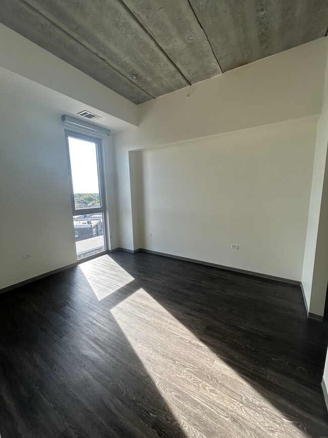 Building Photo - 1877 N Milwaukee Ave