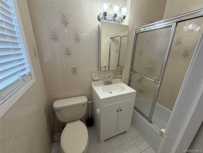 Foto del edificio - 83-11 169th St