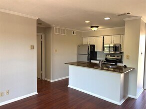 Building Photo - 8888 Tallwood Dr