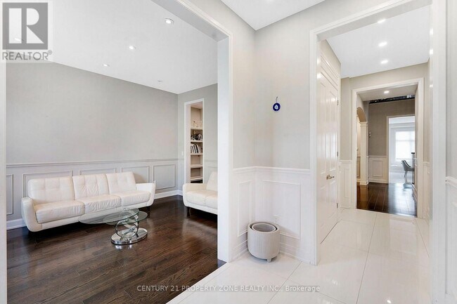 Building Photo - 174 McWilliams Cres