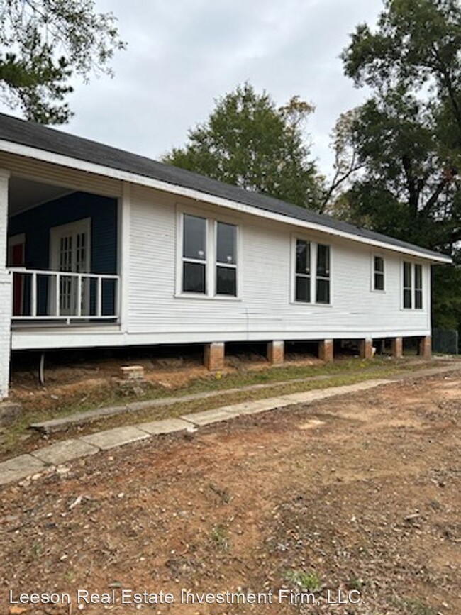 Building Photo - 3 br, 1 bath House - 220 Lister St.