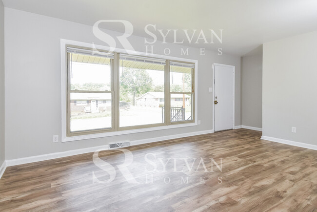 Building Photo - Nice 3BR 2BA Home