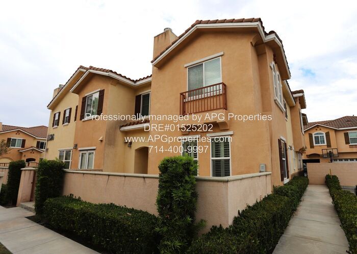 Foto principal - Newly Updated 4 Bedroom / 2.5 Bathroom Con...